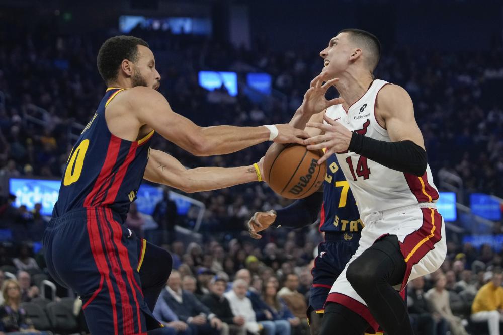 何被判两年 何被判两年